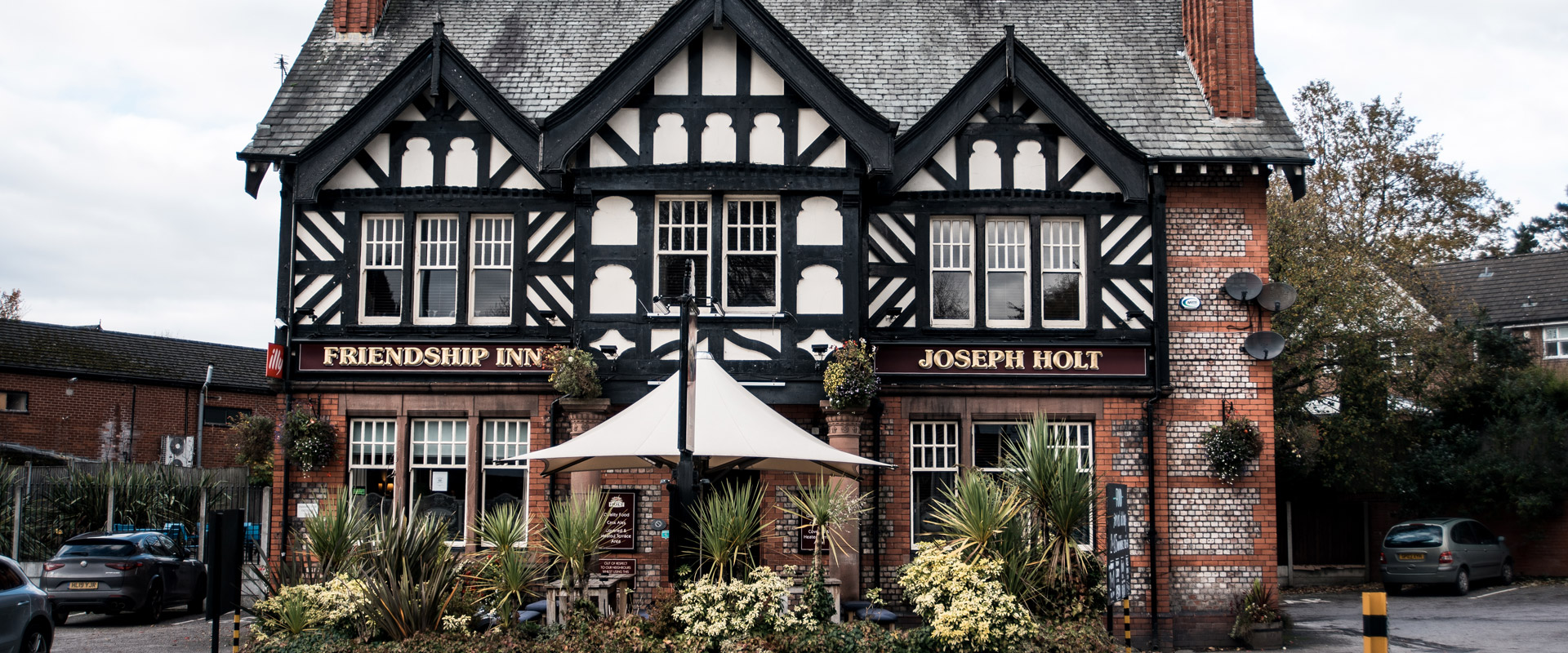friendship inn outside of the food pub in prestwich